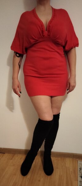 Blonda matura, cu forme, 39 ani.